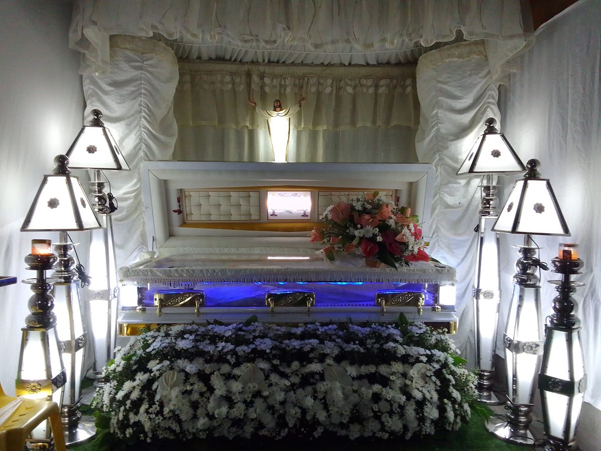 Wake setup lit by lamps in the evening, with white drapes and flowers